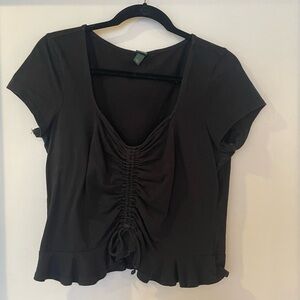 Black Tee with ruching in size L.